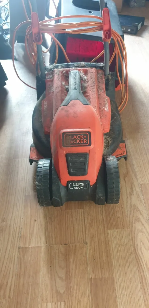 Black & decker electric lawnmower - Image 1