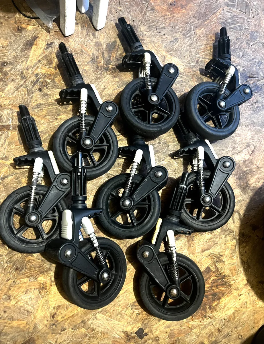 Bugaboo donkey and cameleon Wheels in Swords - Image 4