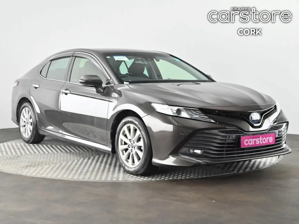 Toyota Camry 2.5 Camry Hybrid Auto - Image 1
