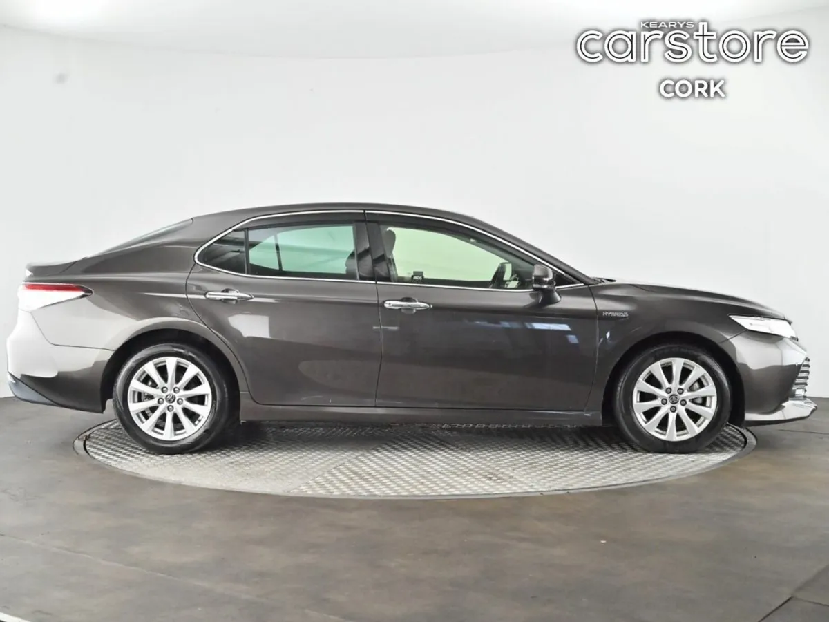 Toyota Camry 2.5 Camry Hybrid Auto - Image 2