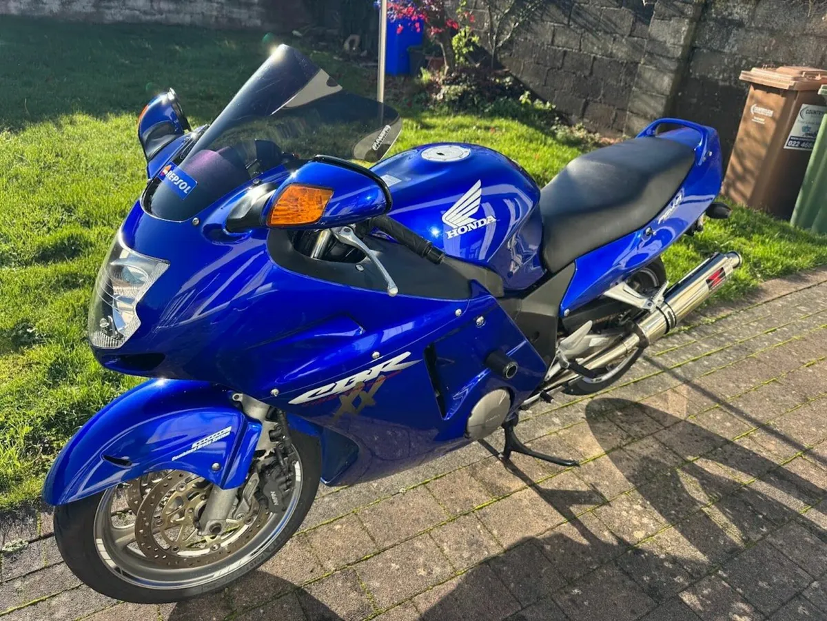 Honda Blackbird CBR1100xx - Image 1