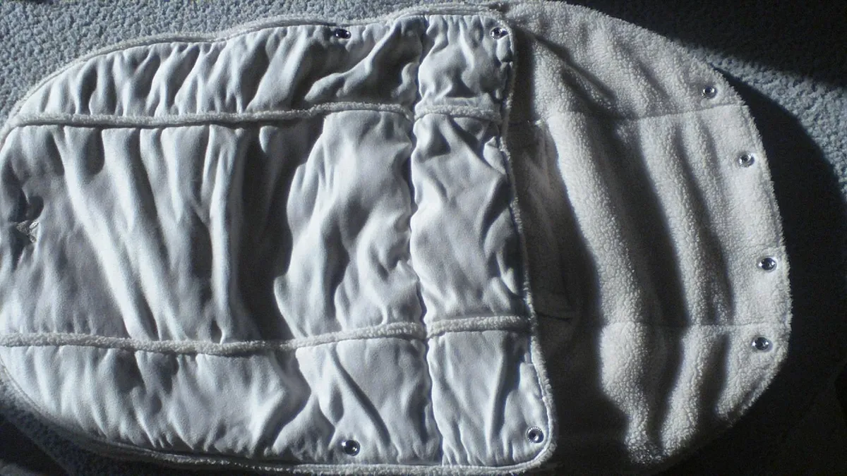 Walla boo infant carseat deluxe footmuff - Image 2