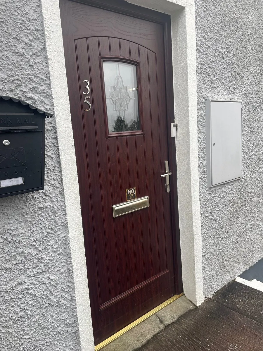 Front door - Image 2