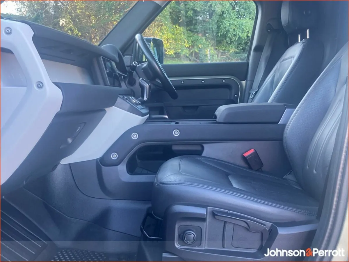 Land Rover Defender 3.0D I6 250 PS 110 S (NO VAT) - Image 4