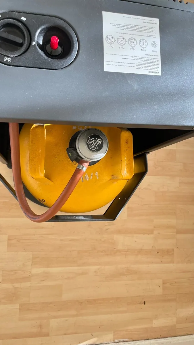 Gas heater - Image 1