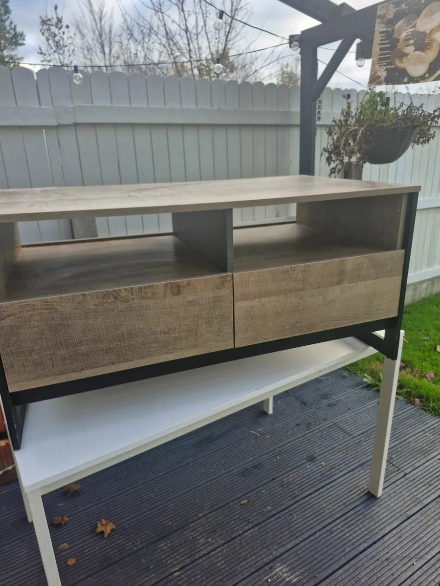 TV UNIT - Image 2