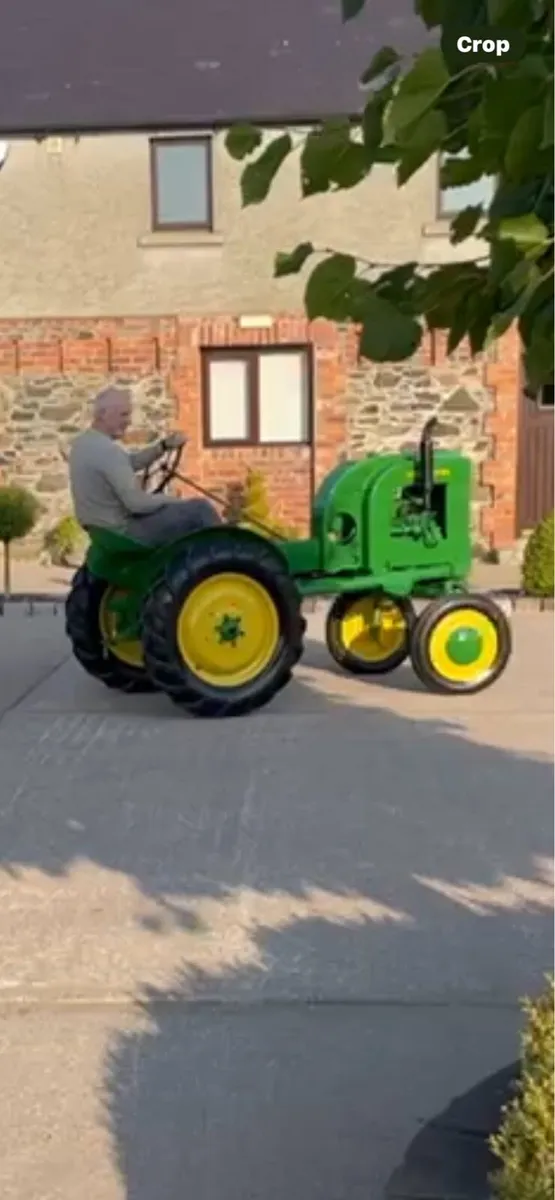 Vintage John Deer Tractor - Image 2