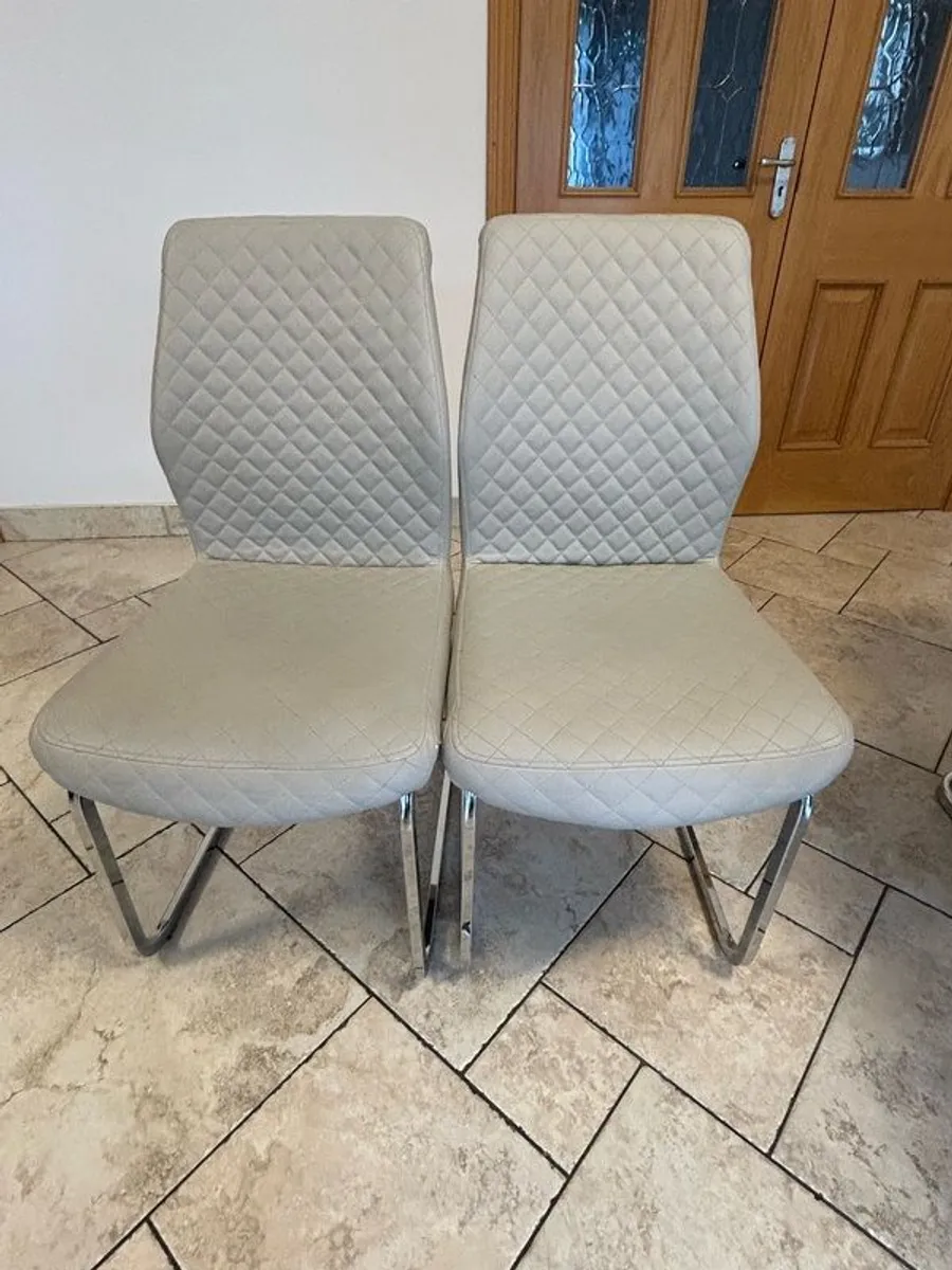 Venice Dining Table and 6 Cream Leather Lattice, high back chairs - Image 3