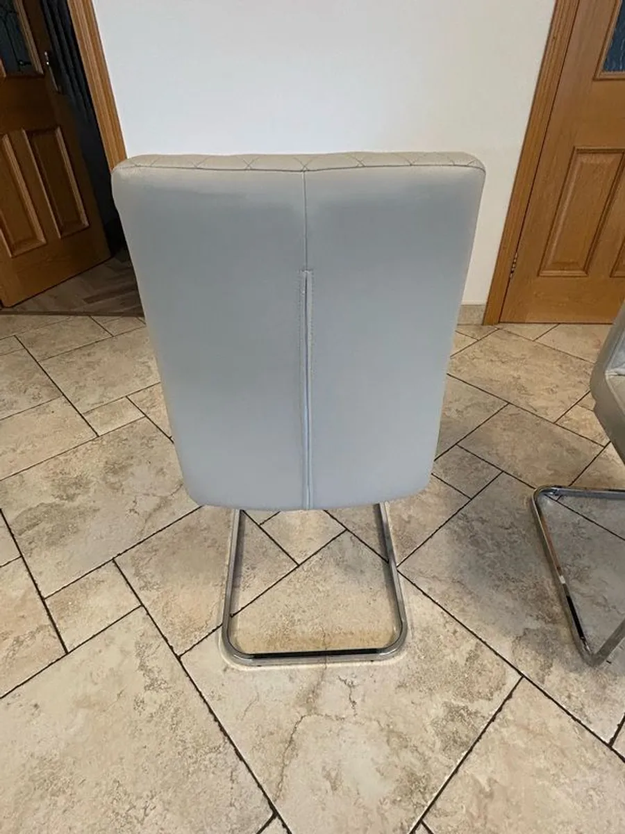 Venice Dining Table and 6 Cream Leather Lattice, high back chairs - Image 4