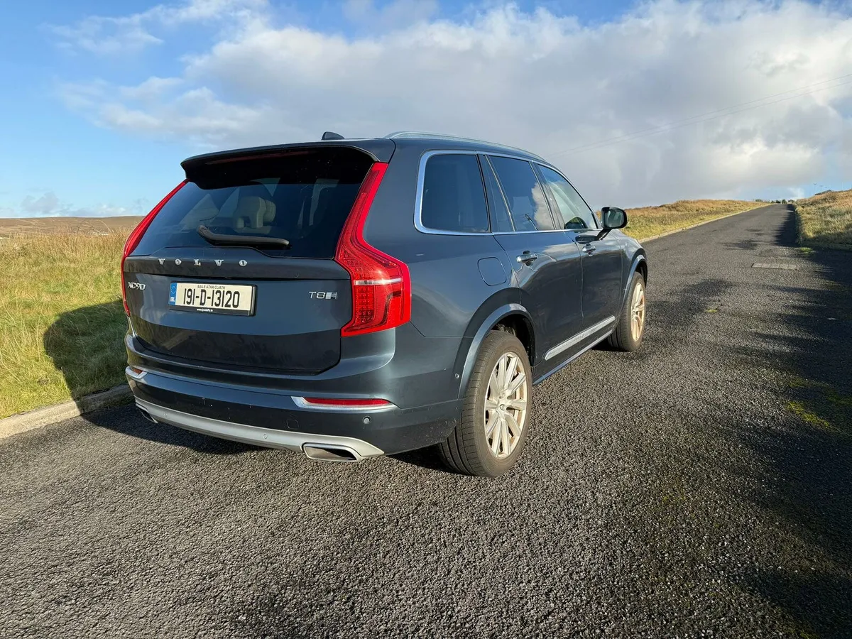 Volvo XC90 T8 Plug in Hybrid - Image 2