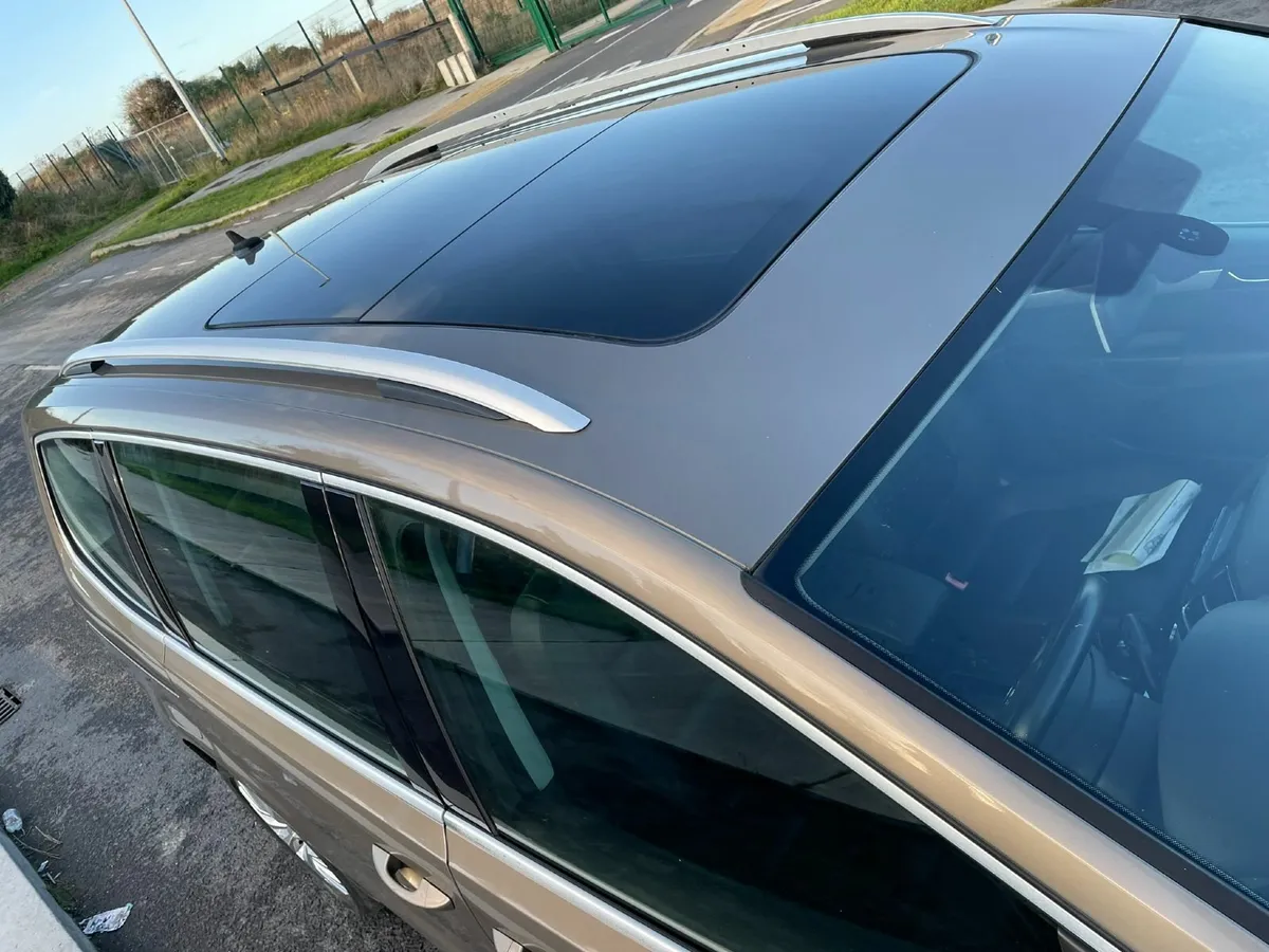 Only 52,000km Top Spec VW Sharan - Image 4