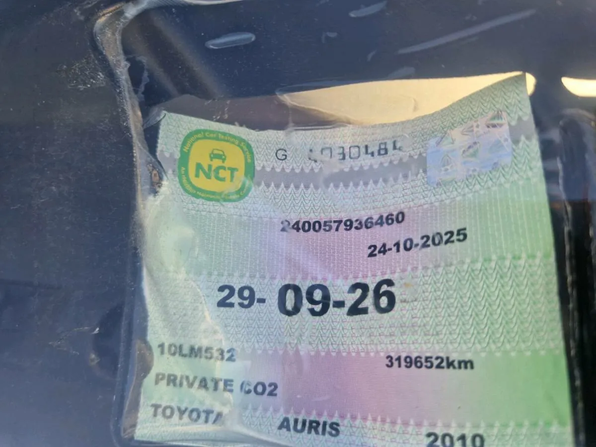 Toyota Auris 2010 - Image 1