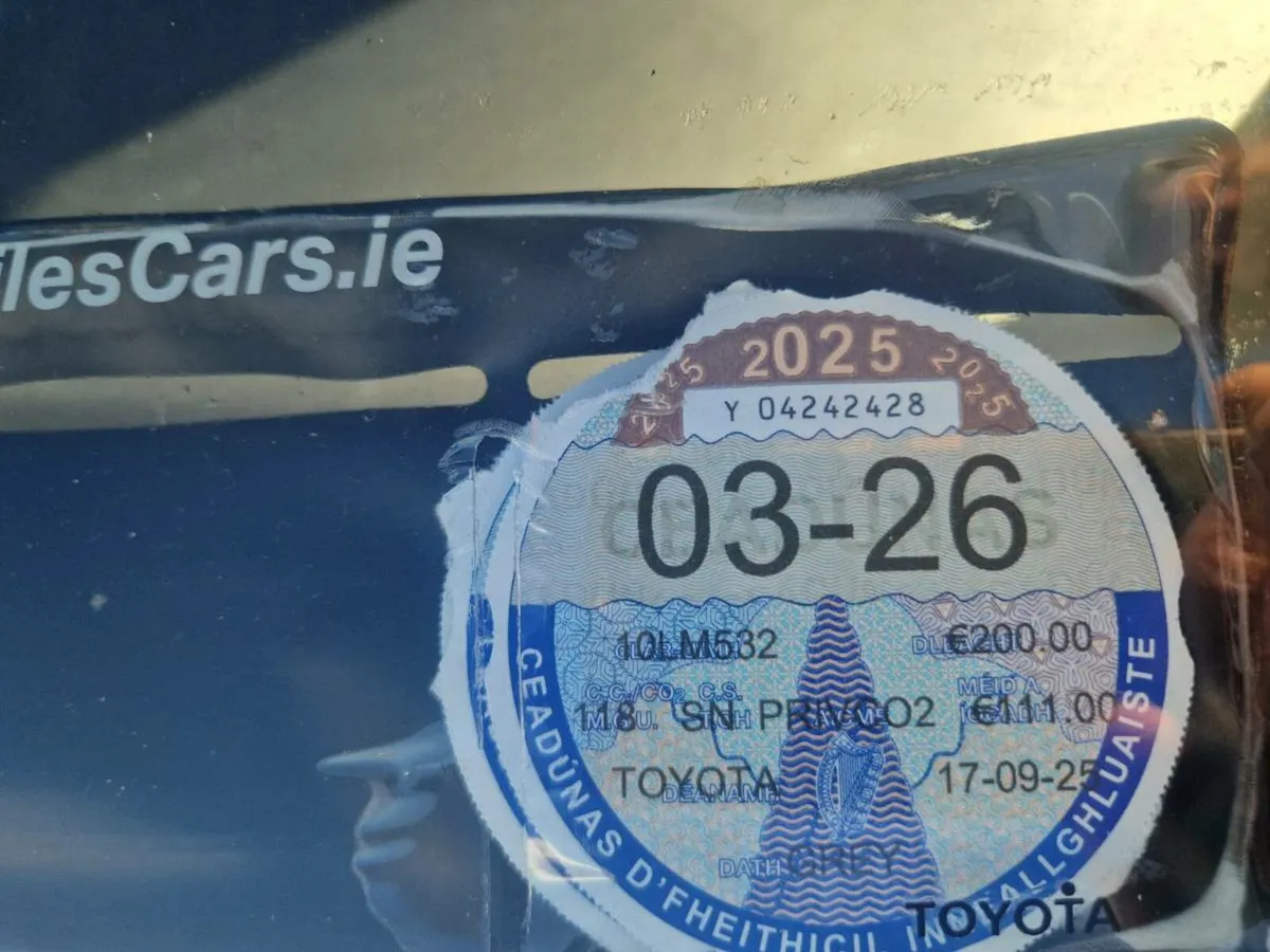 Toyota Auris 2010 - Image 2