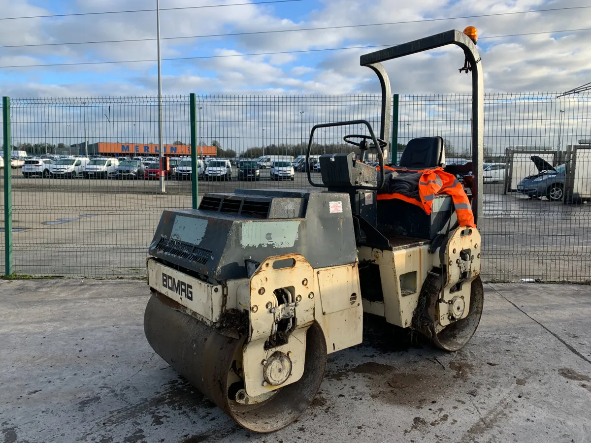1995 BOMAG BW120AD TWIN DRUM ROLLER FOR AUCTION - Image 1