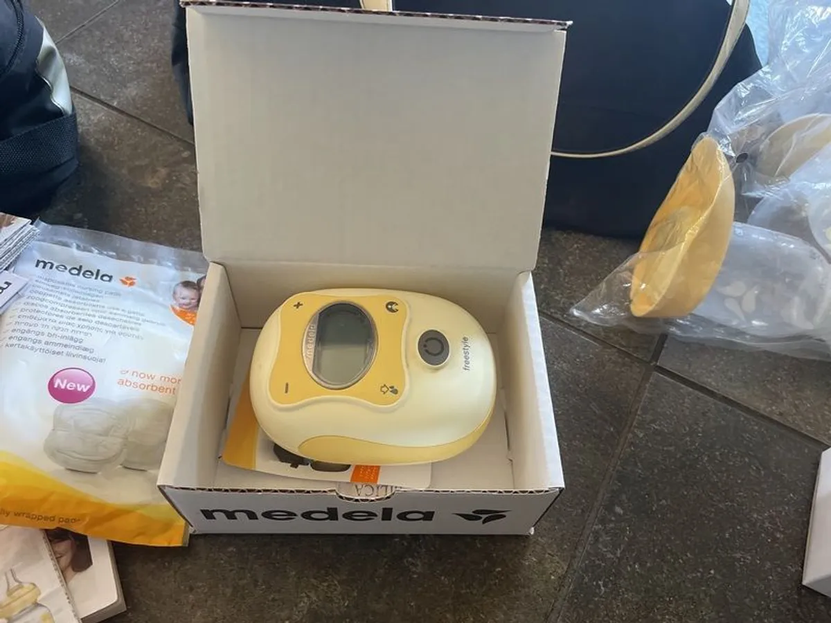 Medela Freestyle Double Electric Breast Pump - Image 4