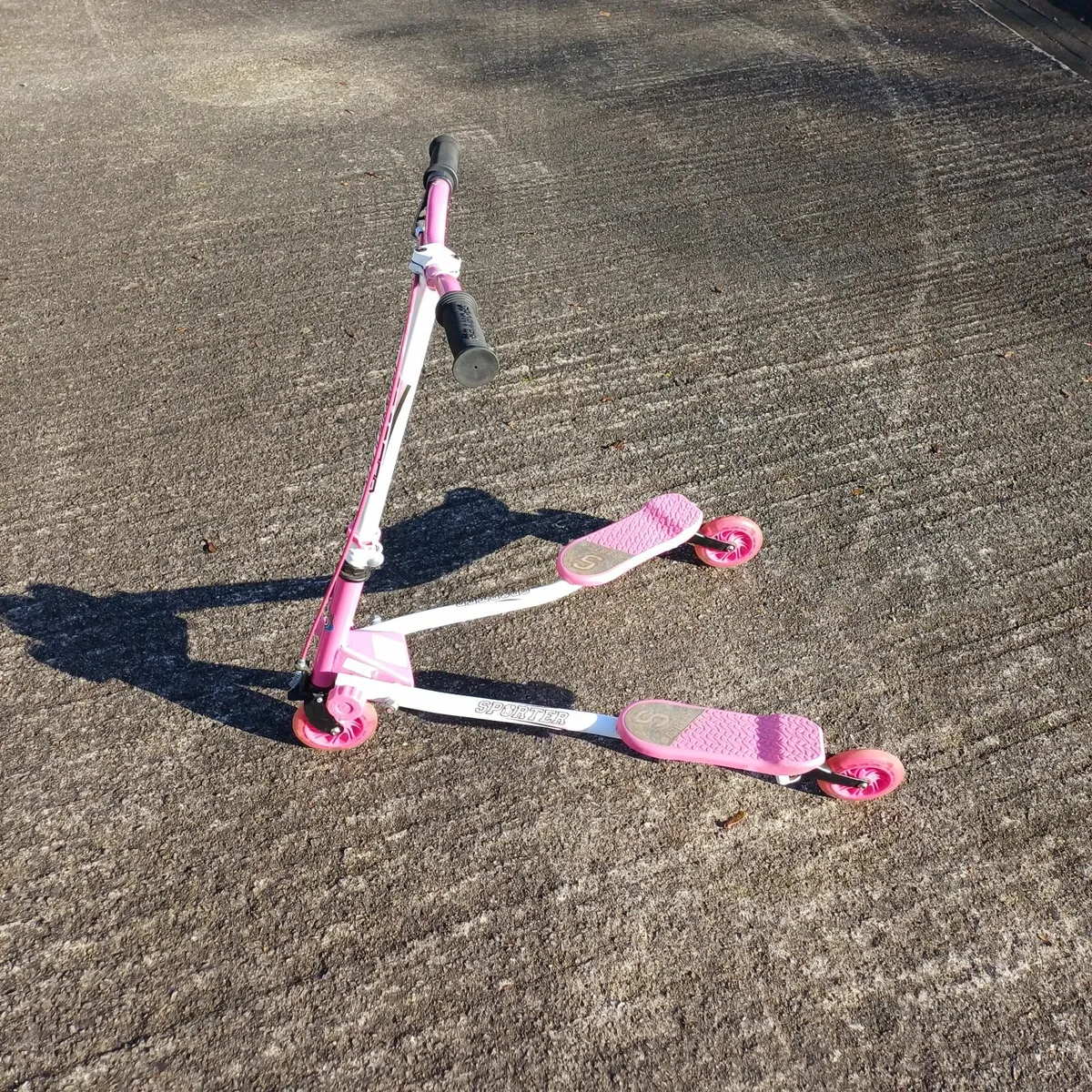 Girls Flicker Scooter - Image 2