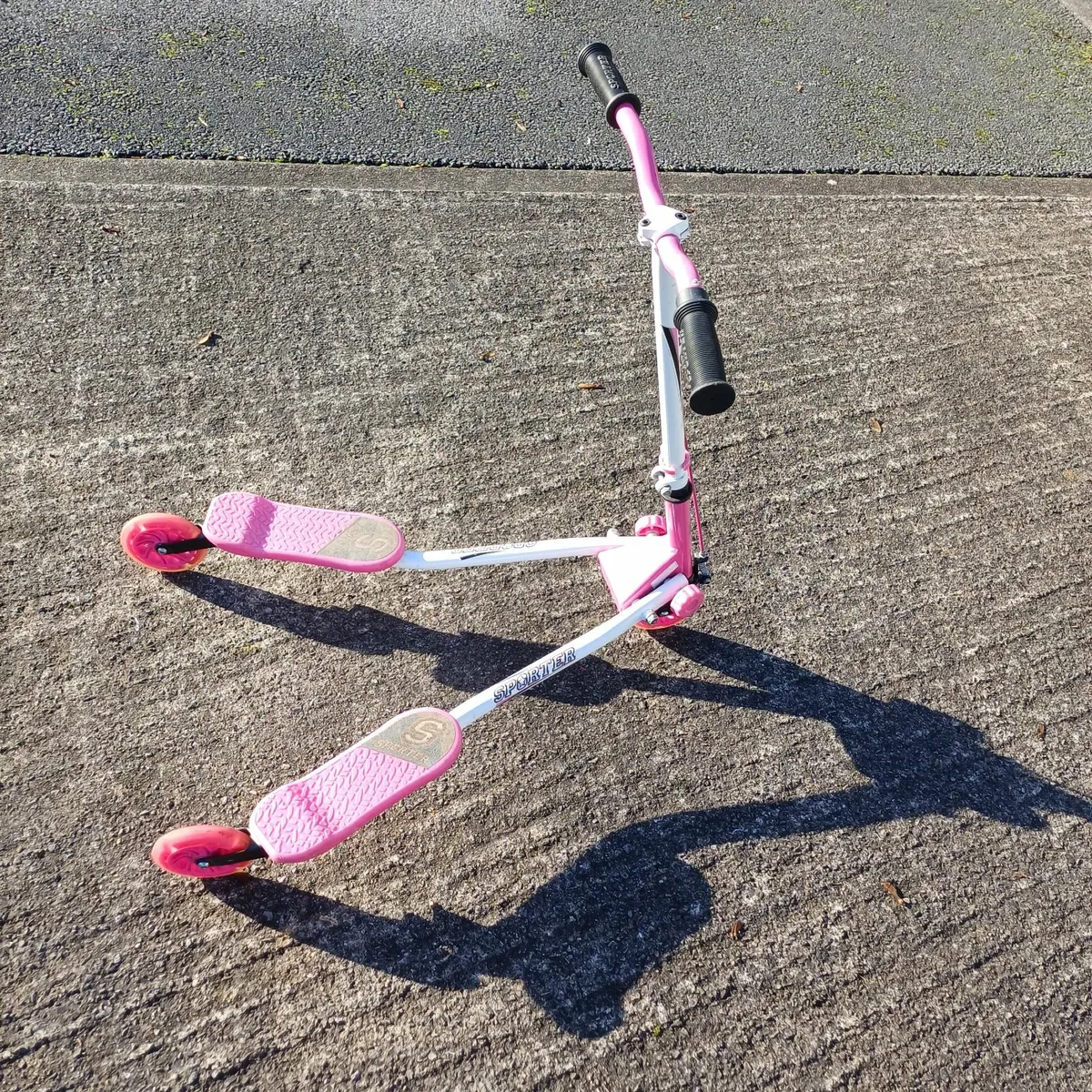 Girls Flicker Scooter - Image 3