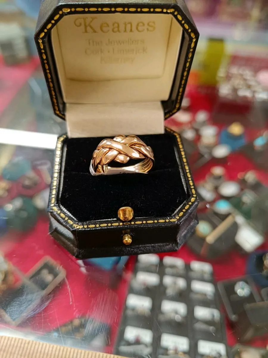 9k Yellow Gold Puzzle Ring - Image 2