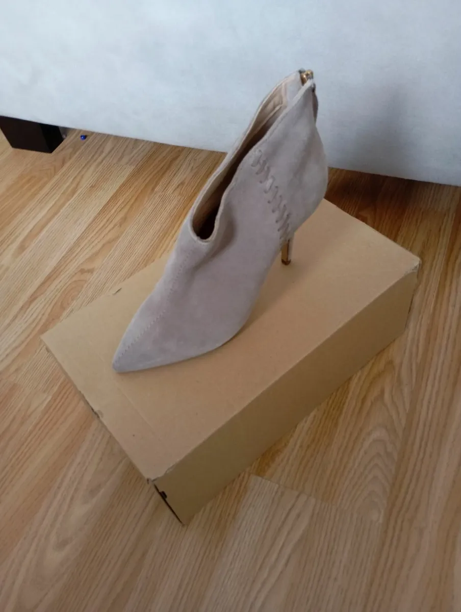 Ladies shoes - Image 1