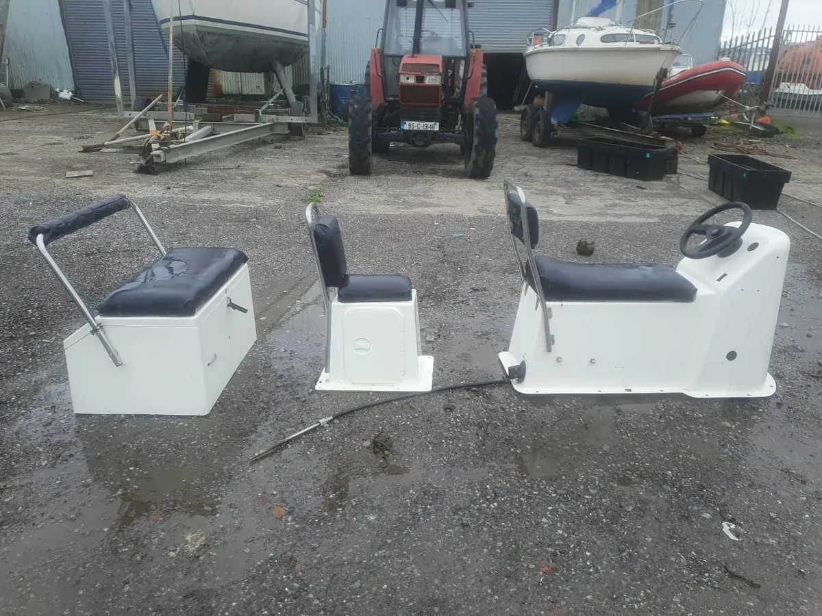 rib consul and seats - Image 1
