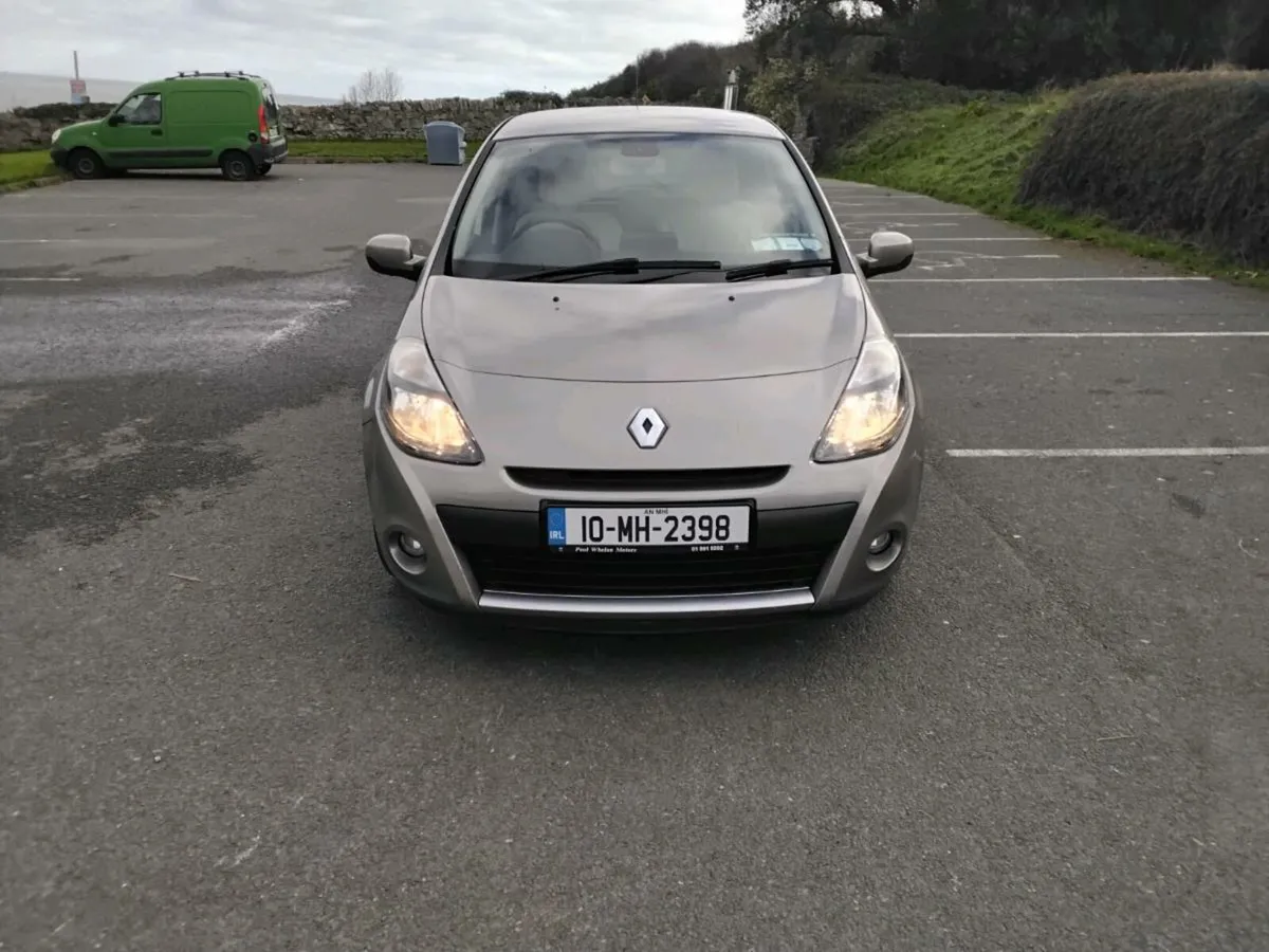 Renault Clio automatic 2010 - Image 1