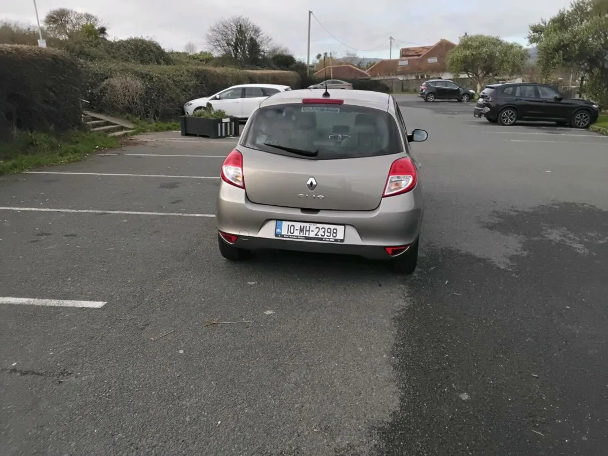 Renault Clio automatic 2010 - Image 2