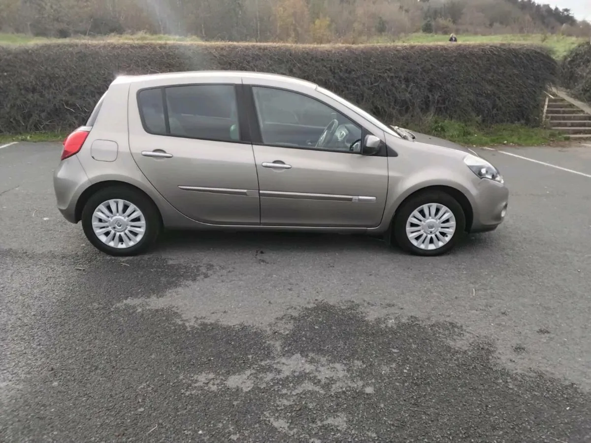 Renault Clio automatic 2010 - Image 3