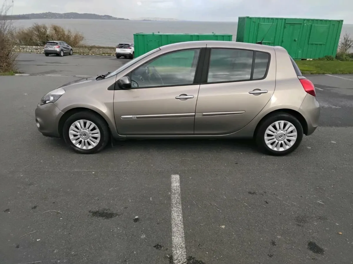 Renault Clio automatic 2010 - Image 4