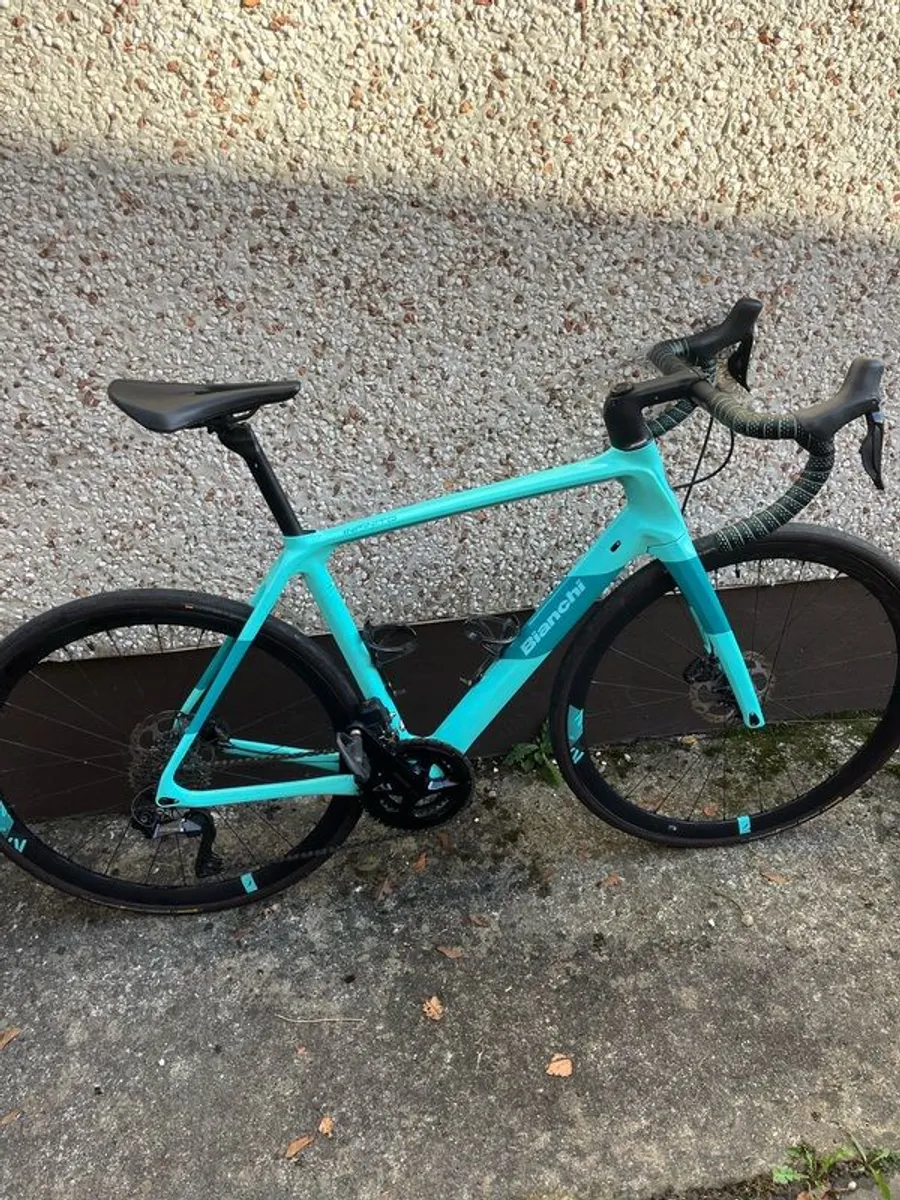 Bianchi Infinito CV Road Bike - Image 1