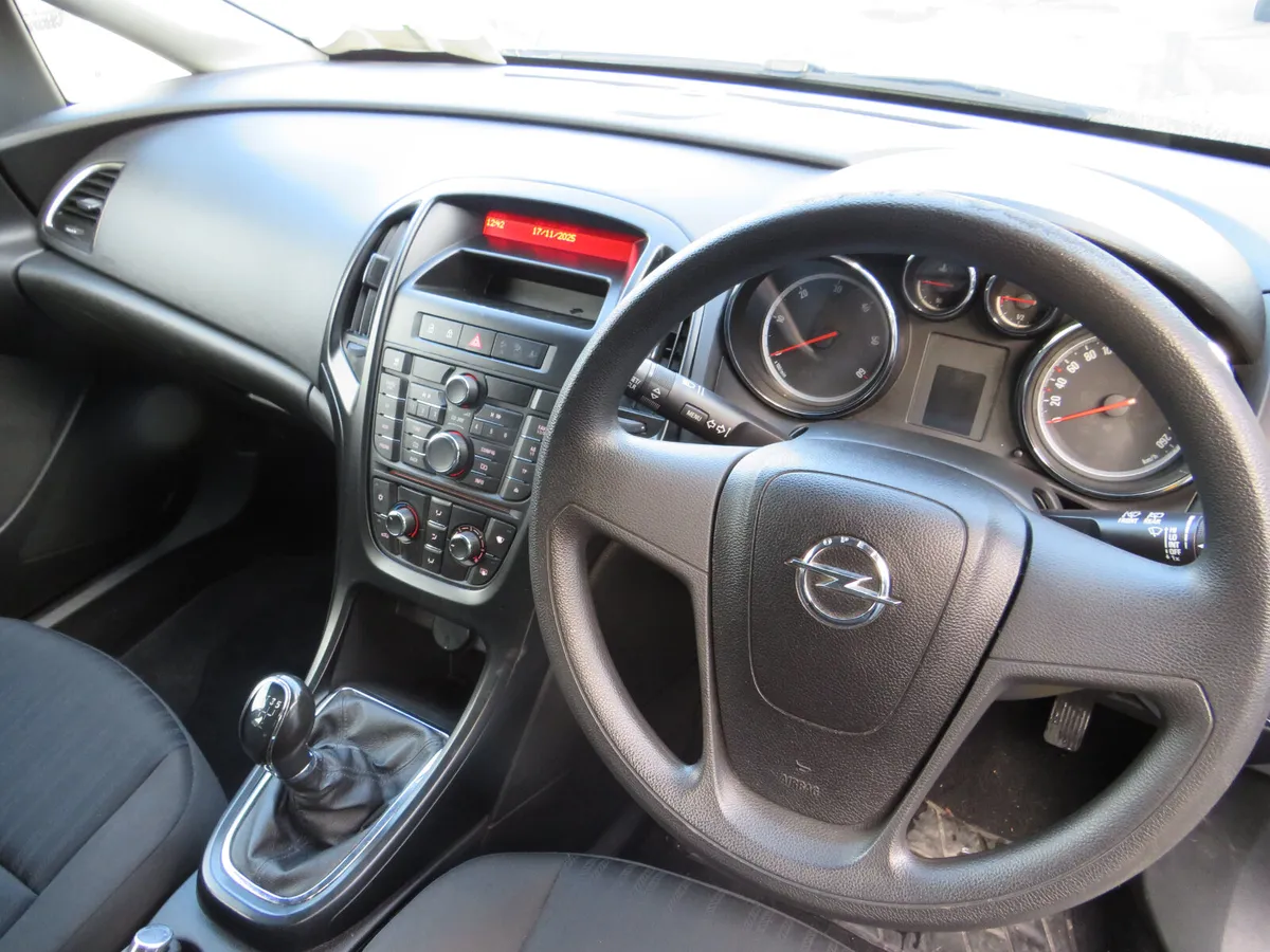 Opel Astra 2015 5DR 1.3 DIESEL NCTD 07/26 - Image 4