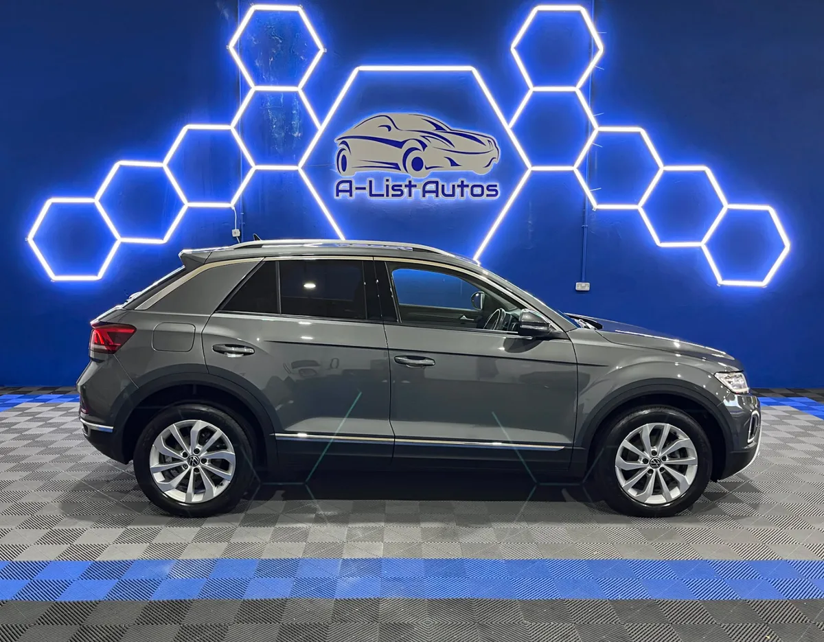 Volkswagen T-Roc 2.0 TDI Style / FINANCE AVAILABLE - Image 2