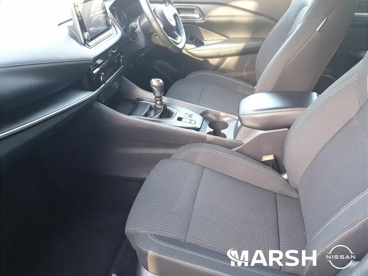 Nissan Qashqai 1.3 PET MILD HYBRID SV - Image 4