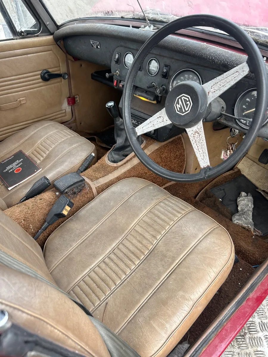 Barn Find - 1979 MG Midget - For parts or repair - Image 4