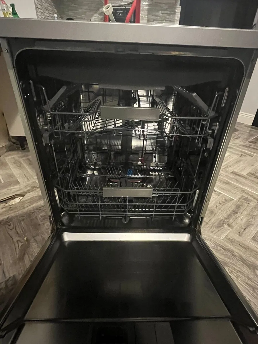 Hot point Dishwasher - Image 3