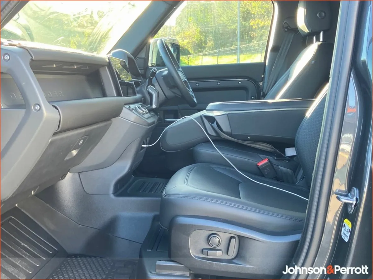 Land Rover Defender DEFENDER 110 3.0 D XD HARD TOP - Image 4