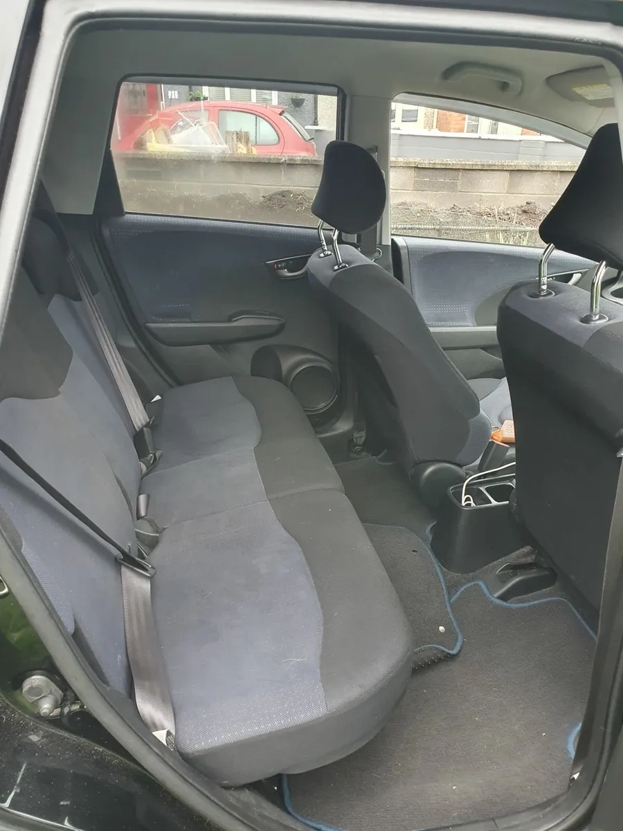 Honda Fit 2010 nct 12/26 - Image 3