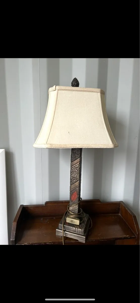 Genesis bronze lamp