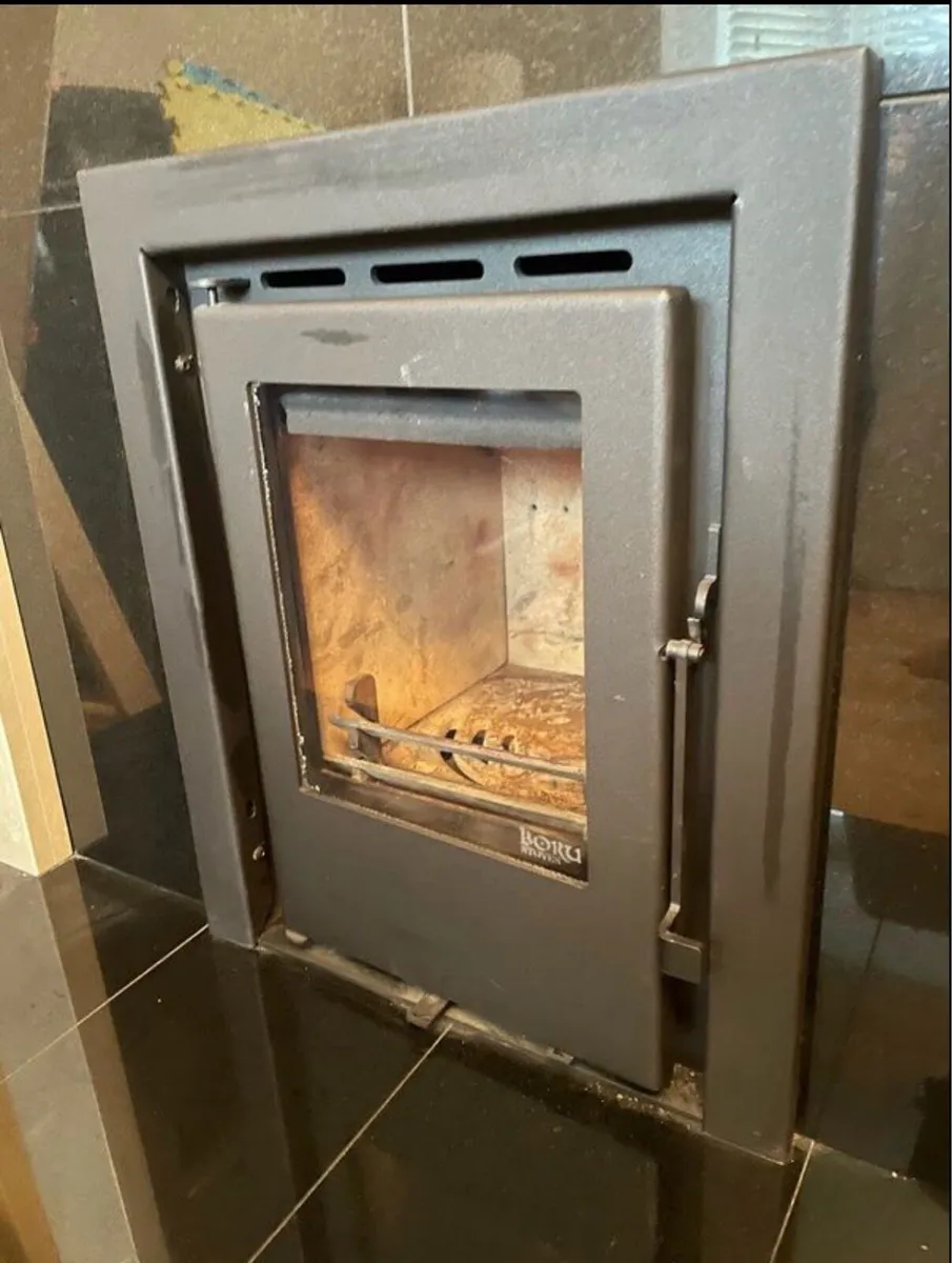 Boru 400i 7 kW inset stove + free flue for it - Image 1