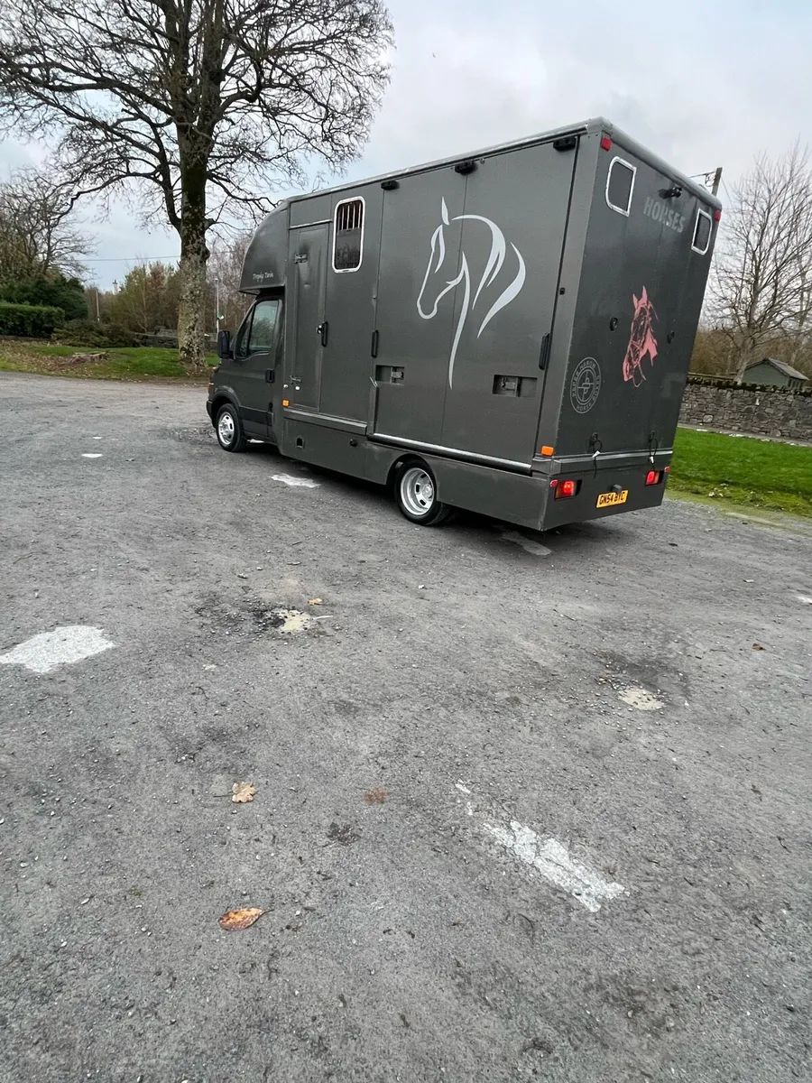 Horse lorry just 56,000 miles full service history - Image 3