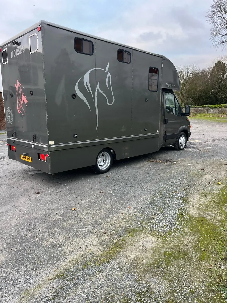 Horse lorry just 56,000 miles full service history - Image 4