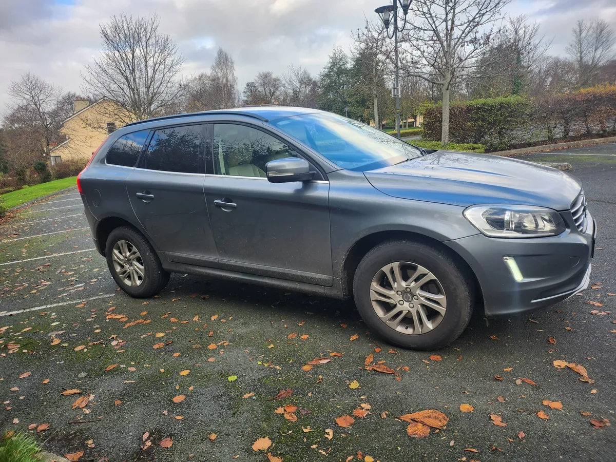 Volvo XC60 2.0D 2017 Like New - Image 1