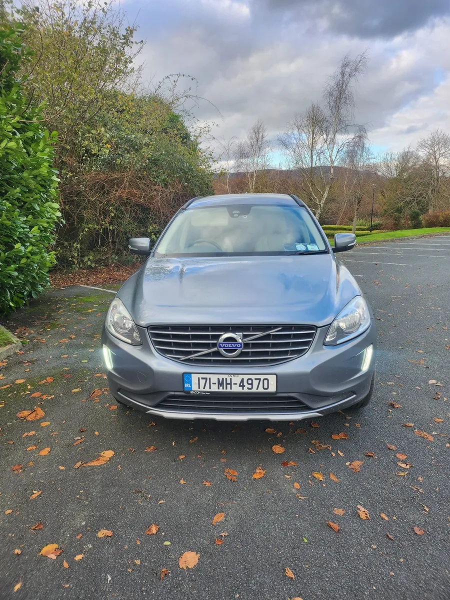 Volvo XC60 2.0D 2017 Like New - Image 2