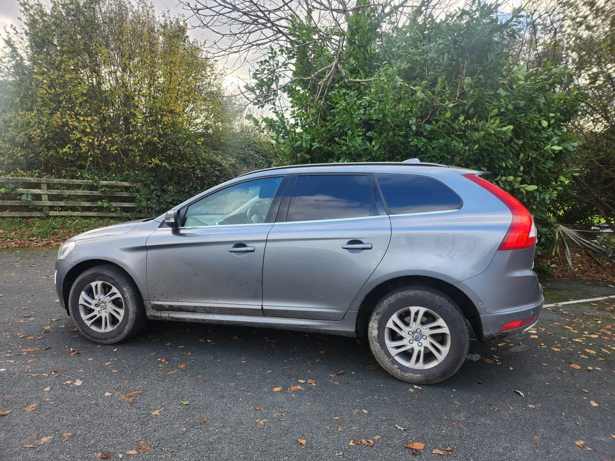 Volvo XC60 2.0D 2017 Like New - Image 3