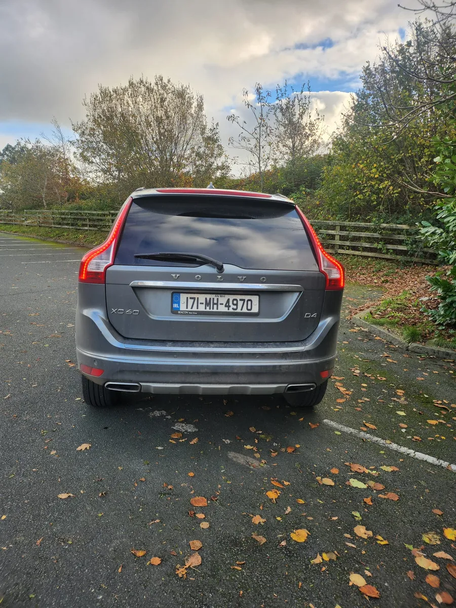 Volvo XC60 2.0D 2017 Like New - Image 4