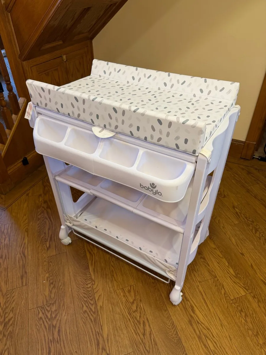 Babylo Changing Table and Baby Bath (Combined) - Image 4