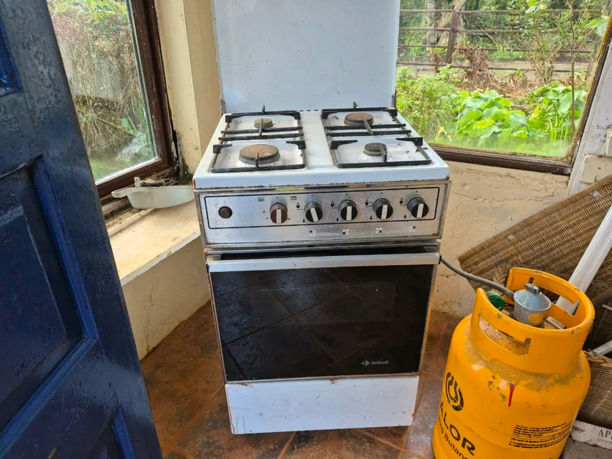 Gas cooker - Image 1