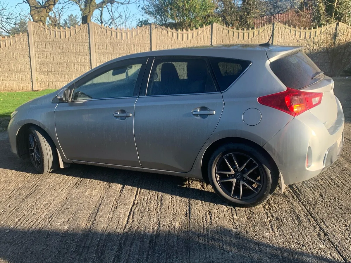 Toyota auris - Image 1