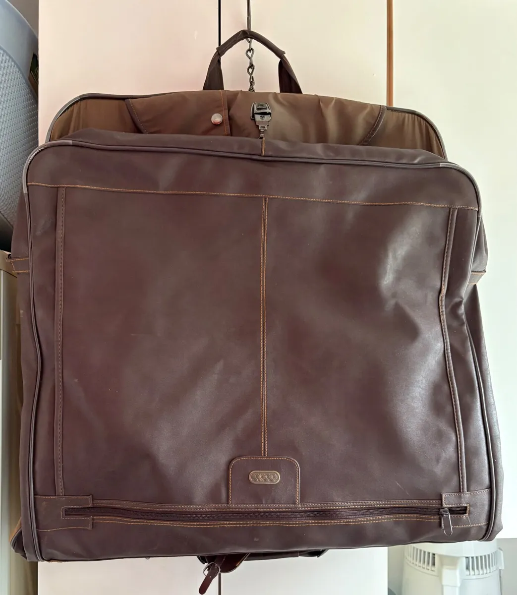 Travel Garment/ Suit Carrier - Image 1