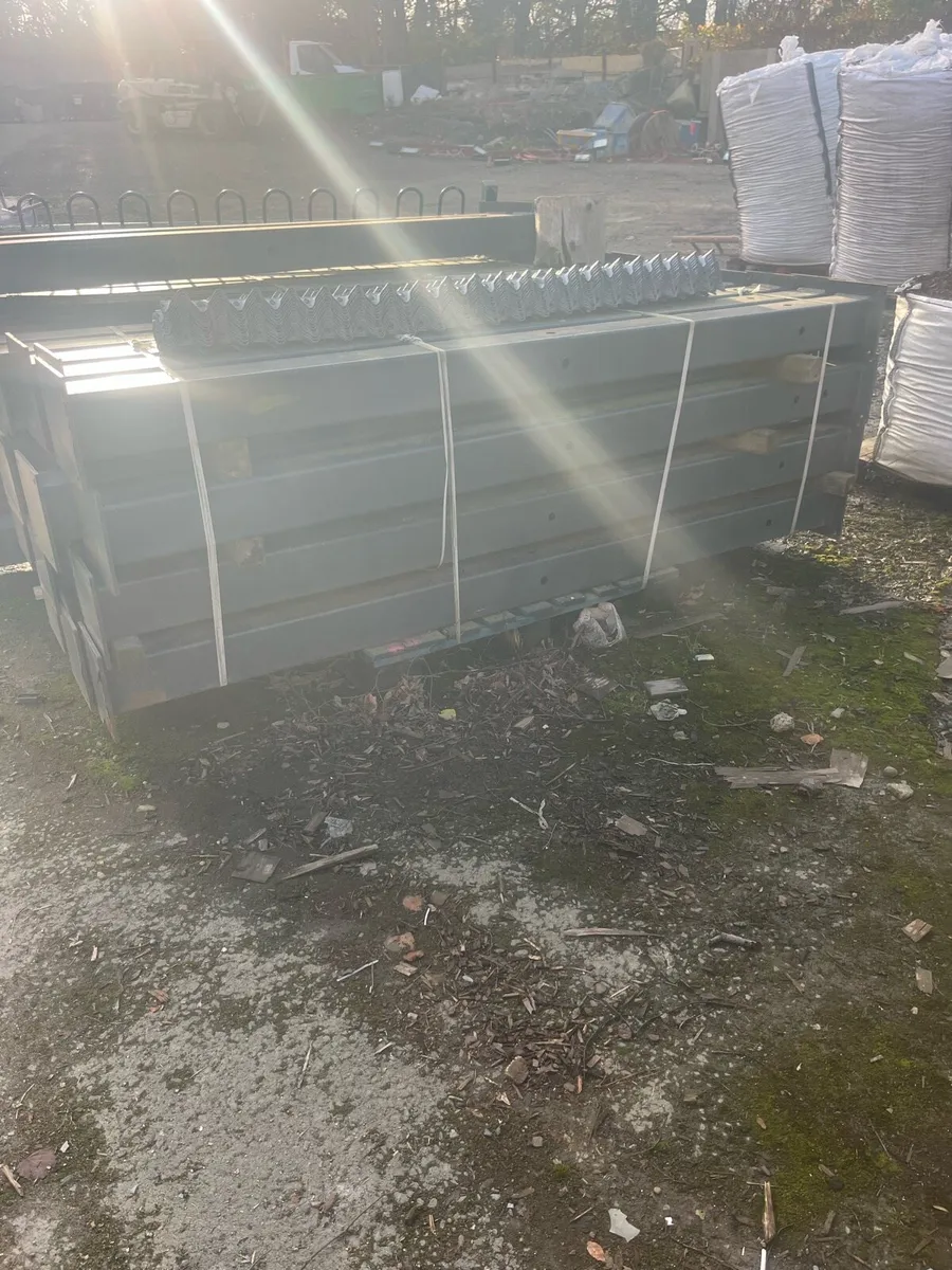 Steel posts - Image 1