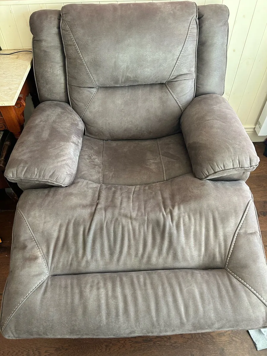 Recliner chair - Image 1